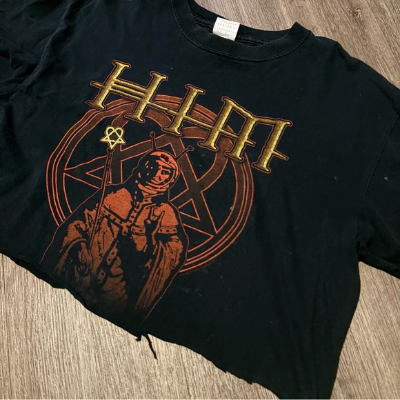Cropped HIM tee - Picture 2 of 2